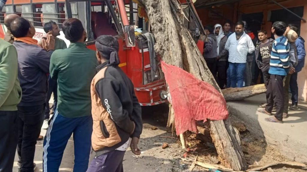 UP News : महाकुंभ से लौट रहे थे श्रद्धालु, भीषण हादसे का हुए शिकार 