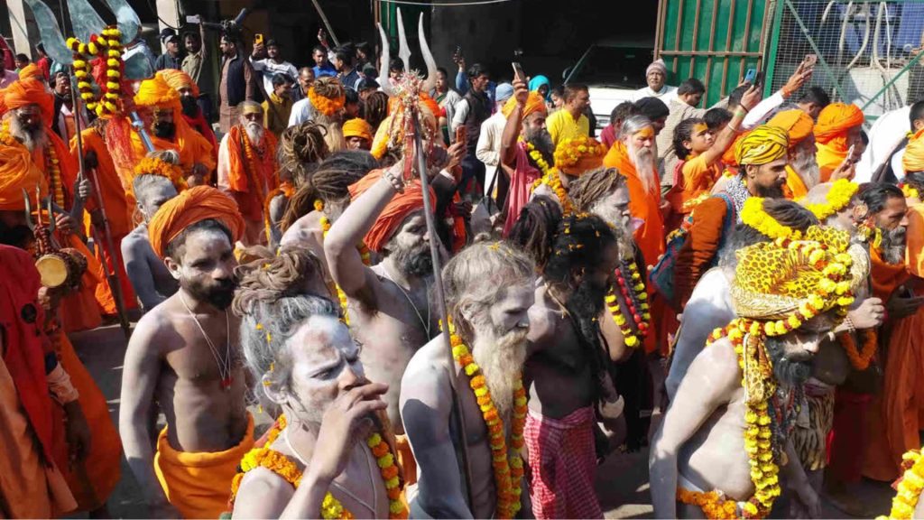 Mahakumbh 2025 : महाकुंभ के 6वें दिन हिंदुओं ने तोड़े सारे रिकॉर्ड !, योगी भी आंकड़े जान रह गए हैरान!