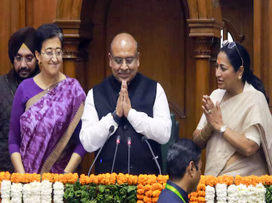 Delhi Assembly Session : दिल्ली विधानसभा में जोरदार हंगामा, आतिशी समेत कई AAP विधायक हुए बाहर