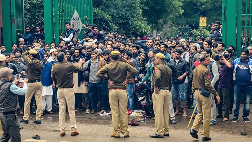 Jamia University: कौन घोल रहा जहर! जामिया मिलिया में बवाल, लगाए जा रहे नफरती नारे