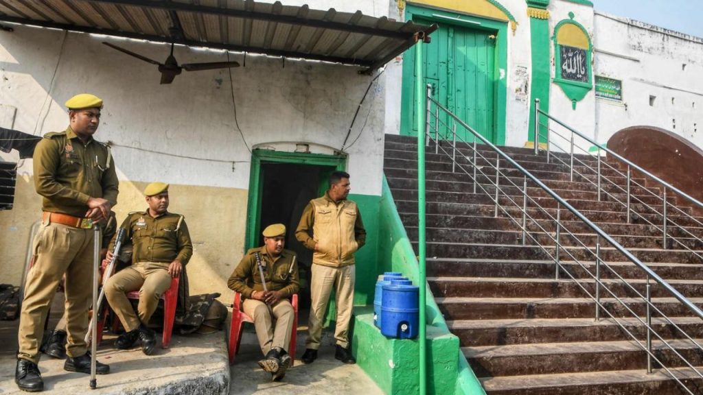 Sambhal Masjid : संभल के मस्जिद में नहीं होगी रंगाई-पुताई! इलाहाबाद हाई कोर्ट ने जारी किया आदेश