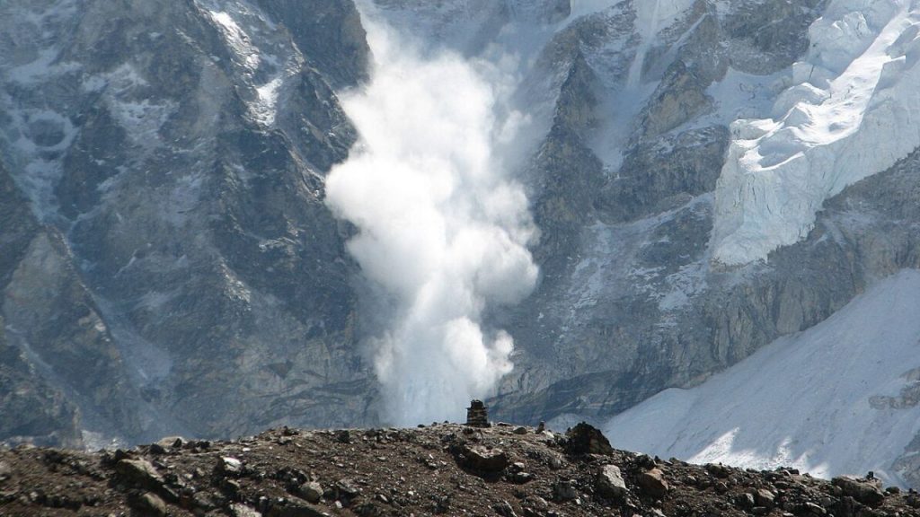Uttarakhand : चमोली में ग्लेशियर टूटने से मची भारी तबाही, संकट में 57 मजदूरों की जिंदगी 