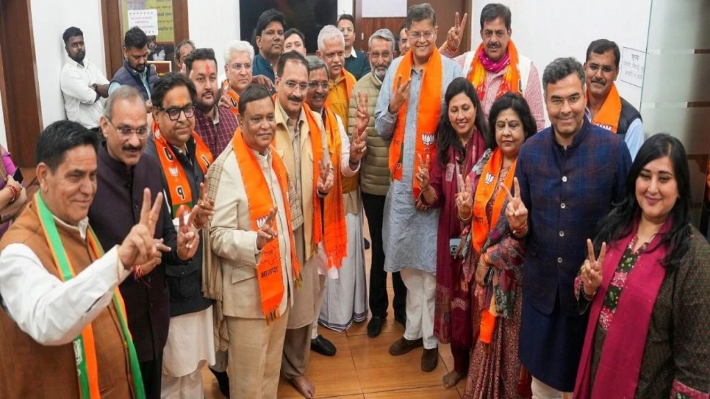 Delhi CM Name Announcement Live : दिल्ली का सीएम कौन ? किस विधायक को मिलेगी दिल्ली की कमान, केजरीवाल और आतिशी को मिला शपथ ग्रहण का न्योता