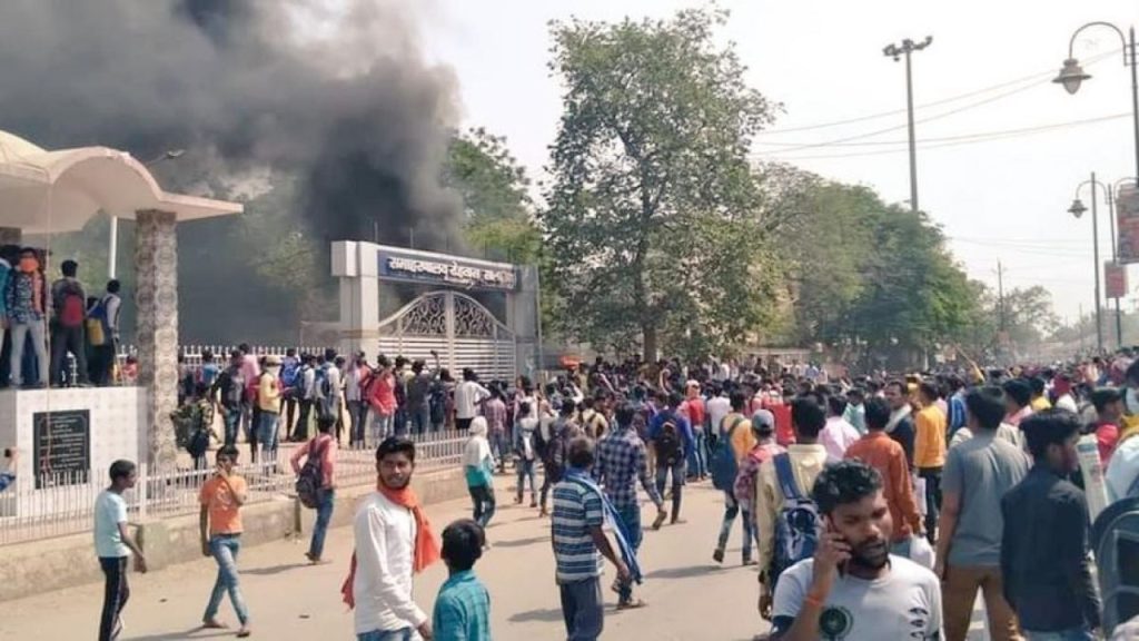 Bihar : परीक्षा में नकल नहीं कराना पड़ा छात्र को भारी, गोलियों की तड़तड़ाहट से गूंजा सासाराम