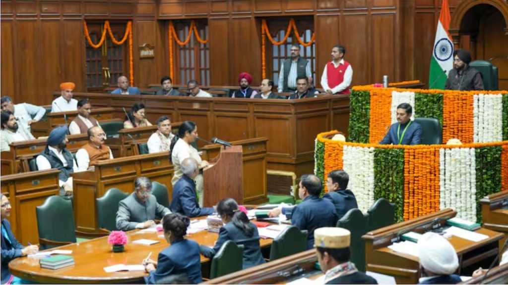 CAG Report: दिल्ली विधानसभा में पेश हुई CAG रिपोर्ट, 2 हजार करोड़ के नुकसान का दावा