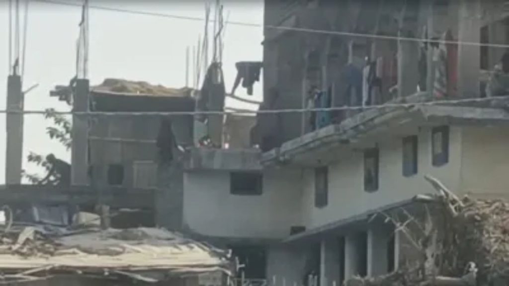 Darbhanga : अलाउद्दीन की छत से हुआ पथराव, दुर्गा मंदिर से लौट रहे थे श्रद्धालुओं