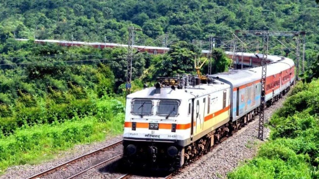 Holi 2025 : होली से पहले रेलवे का जबरदस्त एक्शन! 60 स्टेशन पर केवल इन लोगों को मिलेगी एंट्री, जानें क्या है नियम ?