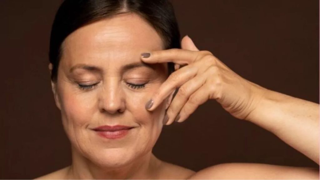 Beauty Tips : उम्र के साथ बढ़ने लगती है झुर्रियों, जानें कम करने के 5 जबरदस्त घरेलू नुस्खे