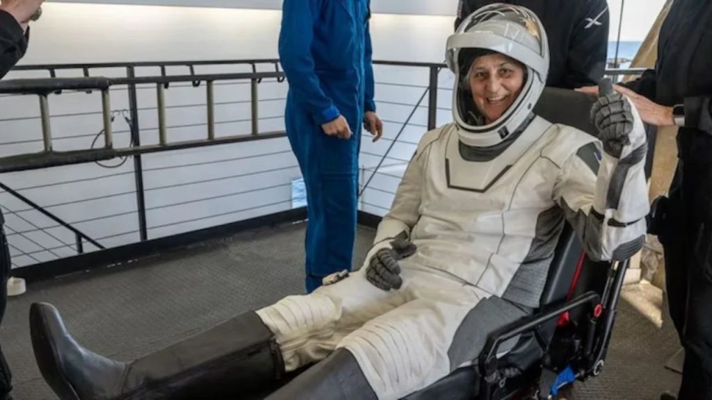 Sunita Williams Returns : धरती पर वापस लौटीं सुनीता विलियम्स, अंतरिक्ष की ‘कैद’ से मिला छुटकारा    