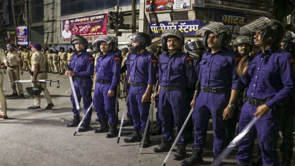 Nagpur Violence : नागपुर के कई इलाकों में प्रशासन ने कर्फ्यू में दी ढील, हिंसा मास्टरमाइंड पर देशद्रोह का केस