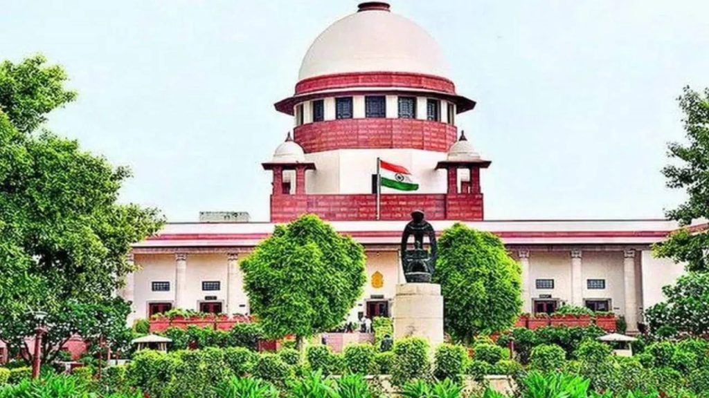 Delhi : दिल्ली में तीन मंदिरों पर बुलडोजर एक्शन! सुप्रीम कोर्ट ने दिया बड़ा बयान 