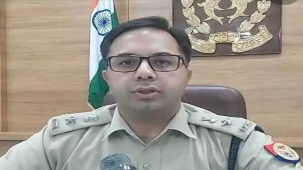 Gorakhpur : देवताओं पर अभद्र टिप्पणी मामले में सिपाही के खिलाफ सख्त एक्शन, एसएसपी ने तुरंत किया निलंबित