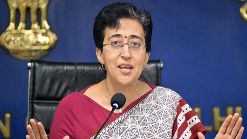 Atishi : ‘2500 रुपए चाहिए…’, आतिशी ने साधा CM रेखा गुप्ता पर निशाना