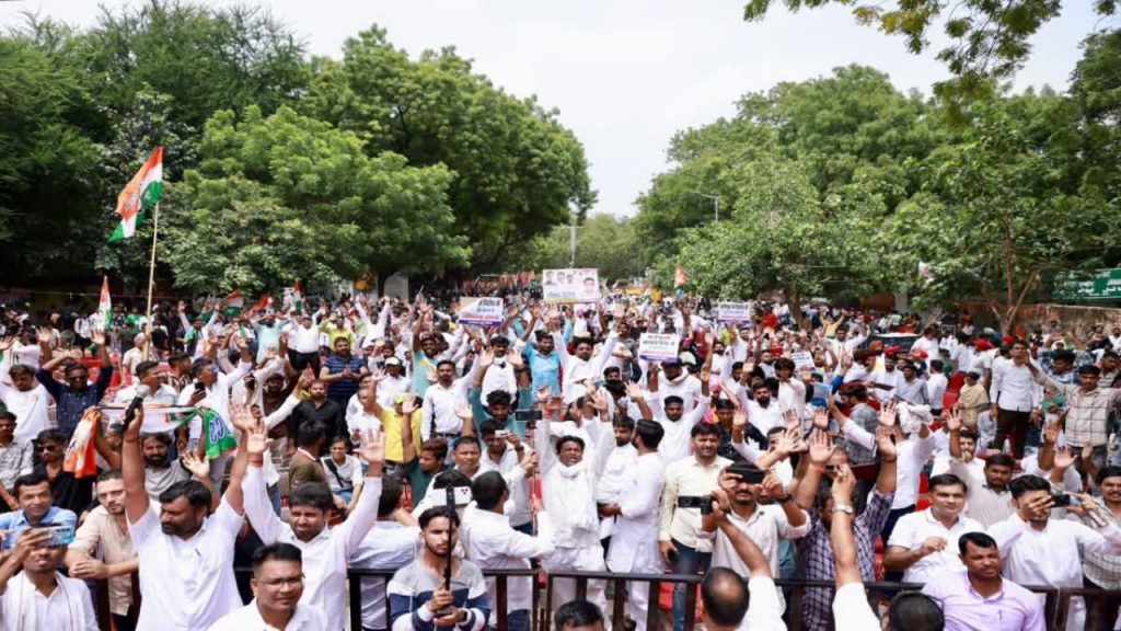 Bhubaneswar Congress Protest : हिंसा में तब्दील हुआ कांग्रेस का विरोध प्रदर्शन, पुलिस ने किया लाठीचार्ज
