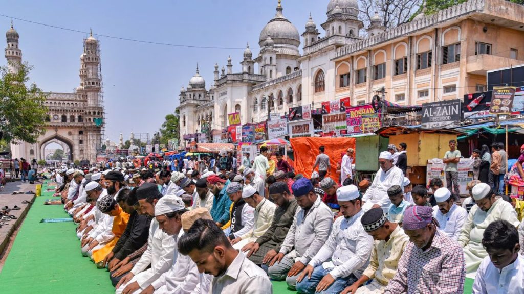 Jumma Alvida Namaz : अलविदा जुमा मुबारक! ईद से पहले आज जुमे की आखिरी नमाज, संभल समेत यूपी के कई जिलों में पुलिस अलर्ट