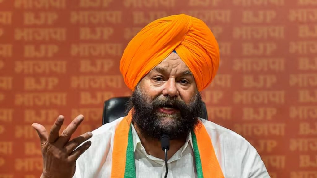 Delhi Politics : AAP के खिलाफ पुलिस थाने पहुंचे तरविंदर सिंह मारवाह, पथराव के लगाए गंभीर आरोप
