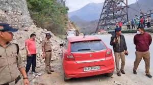 Uttarakhand : ऋषिकेश-बद्रीनाथ में खड़ी कार में मिला शव, पुलिस कर रही मामले की जांच