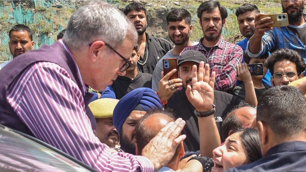 Ramban Disaster: रामबन में तबाही के बीच CM उमर अब्दुल्ला का दौरा, Jammu Kashmir में आसमानी आफत का खैफनाक मंजर