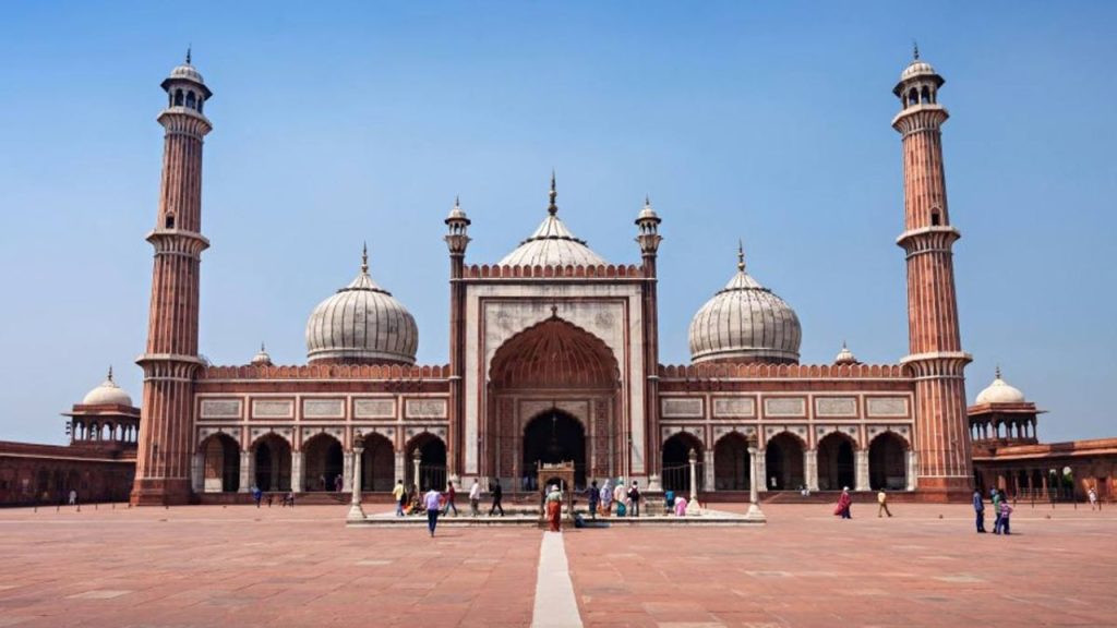 Shahi Jama Masjid Agra : आगरा शाही जामा मस्जिद में जानवर का कटा सिर मिलने से मचा हड़कंप, इलाके में तनाव का माहौल