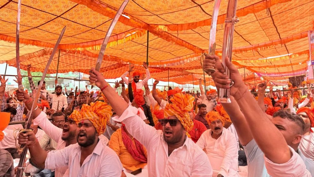 Karni Sena Rally : करणी सेना की रैली में बवाल, प्रदर्शनकारियों ने लहराई पुलिस के सामने तलवारें  