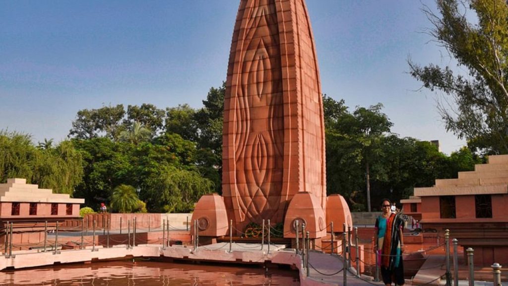 Jallianwala Bagh Hatyakand : जलियांवाला बाग हत्याकांड के शहीदों को श्रद्धांजलि.. PM मोदी समेत कई नेताओं ने नम आंखों से किया याद