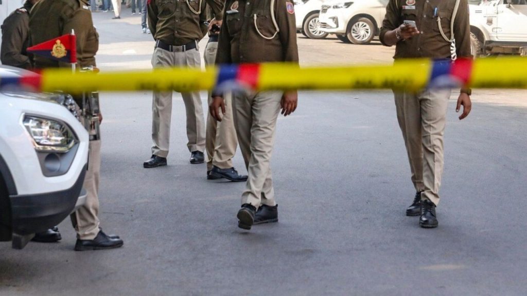 Delhi Seelampur Murder : सीलमपुर में चाकू से गोदकर हिंदू लड़के की हत्या, गुस्साए लोगों ने किया प्रदर्शन