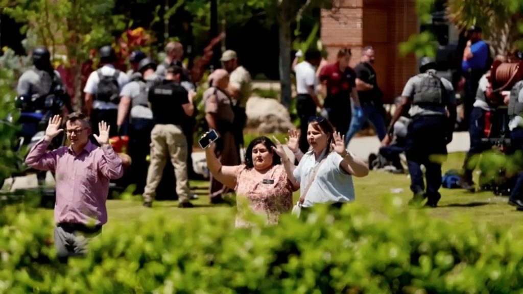 Florida State University Firing: फ्लोरिडा स्टेट यूनिवर्सिटी मेंअंधाधुंध फायरिंग, 2 लोगों की गई जान, पुलिस अधिकारी का बेटा निकला आरोपी