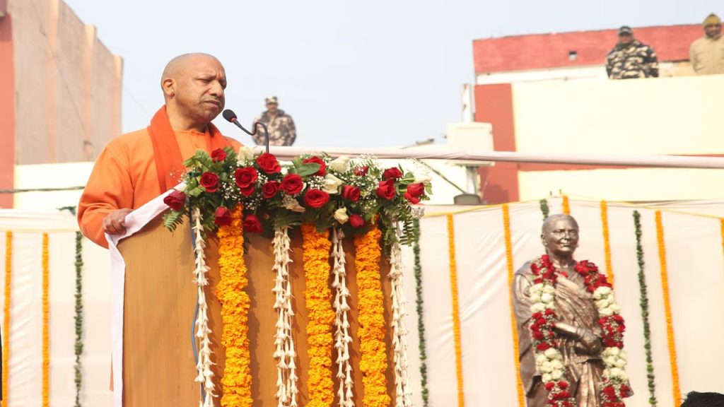 CM Yogi : CM योगी ने फिर भू-माफियाओं को ललकारा…! बोले- ‘यूपी में नहीं चलेगी माफियागिरी’