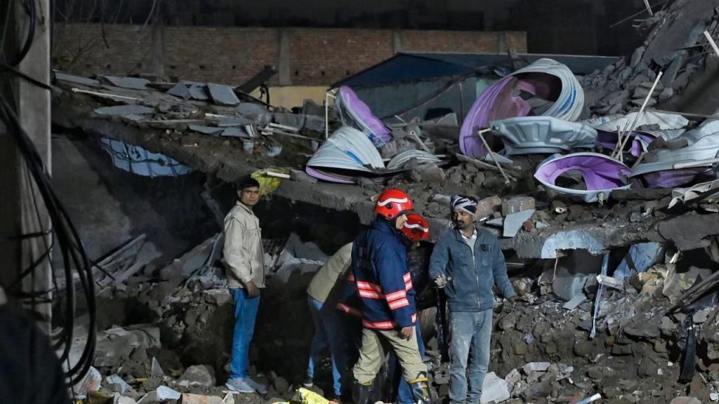 Mustafabad Building Collapsed: दिल्ली में भरभराकर गिरी 4 मंजिला बिल्डिंग, हादसे में 11 लोगों की मौत