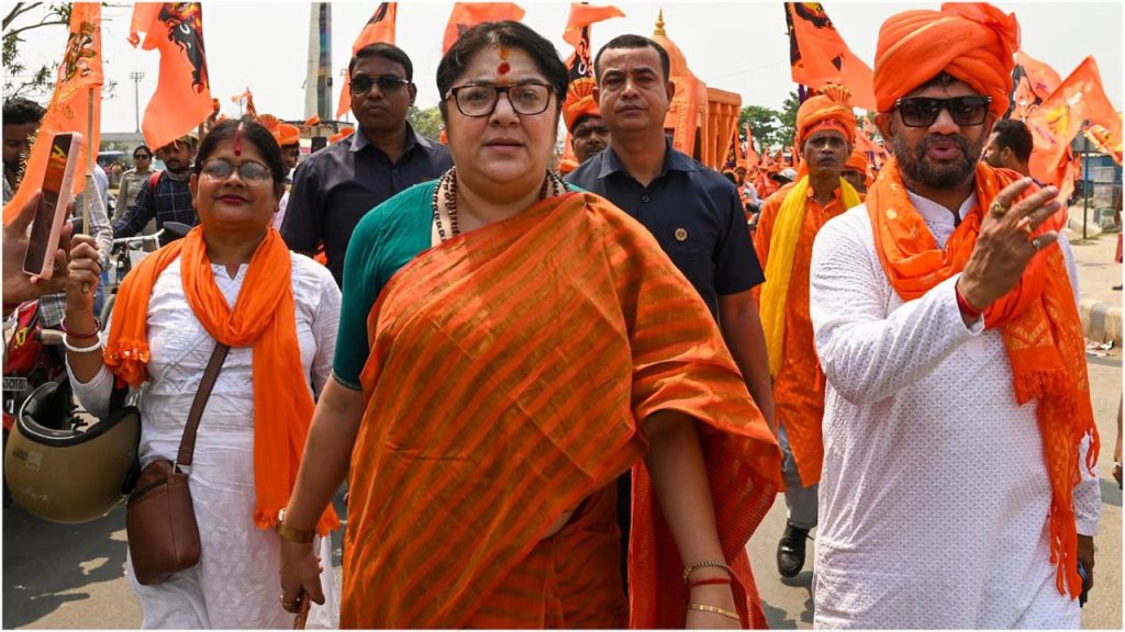 West-Bengal : पश्चिम बंगाल में रामनवमी पर कड़ी सुरक्षा, धूमधाम से निकाली गई शोभायात्रा