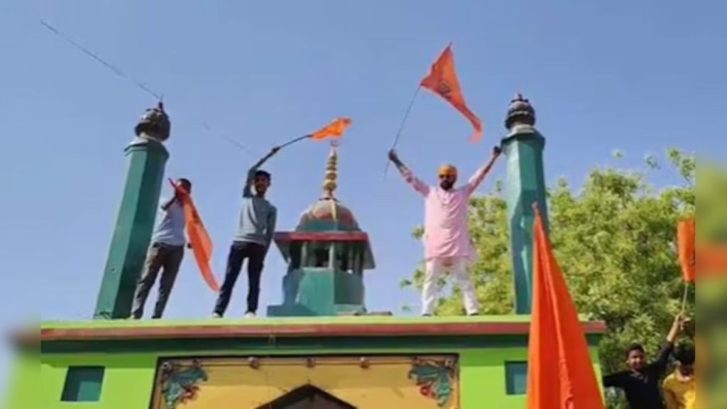 Uttar-Pradesh : प्रयागराज के दरगाह पर लहराया भगवा झंडा, रामनवमी पर हिंसा भड़काने की कोशिश