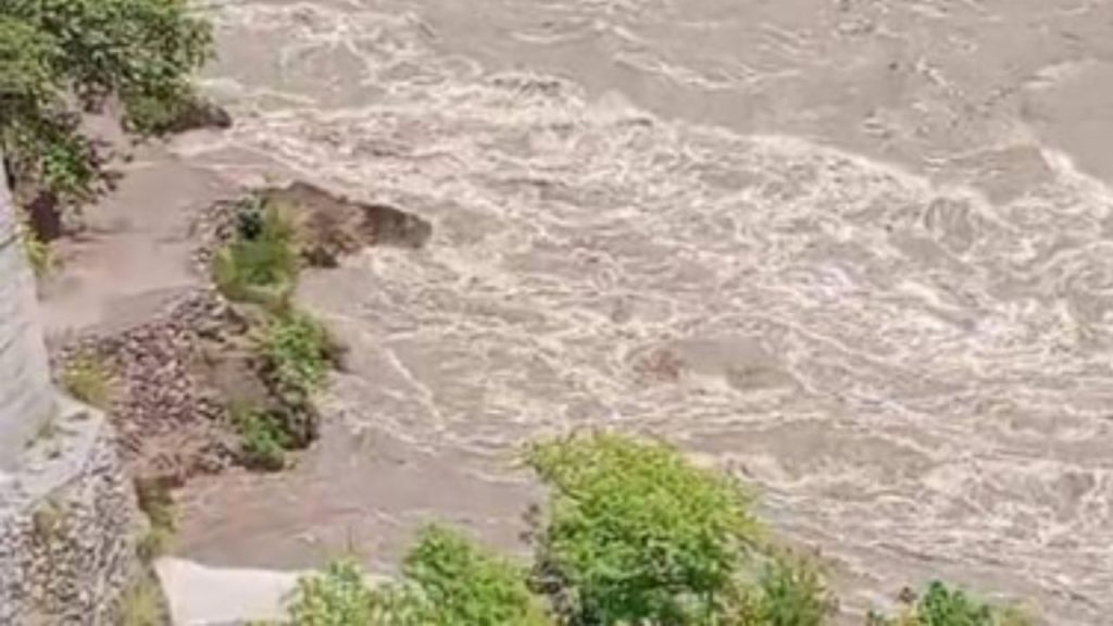 Pahalgam Terror Attack: पाकिस्तान में बाढ़ से कयामत, इमरजेंसी घोषित…भारत ने झेलम में छोड़ा पानी दहशत में आए लोग