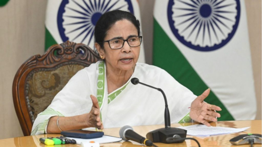 Mamata Banerjee : सुप्रीम कोर्ट के आदेश पर बोलीं ममता बनर्जी, “जब तक मैं जिंदा हूं…कोई नौकरी नहीं खोएगा”