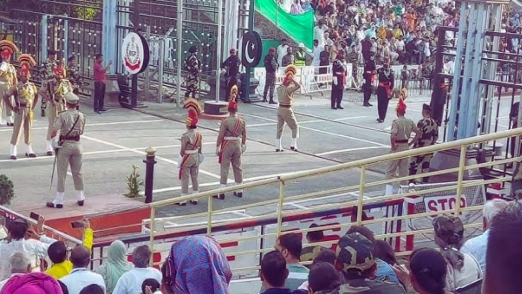 Pakistanis Leaving India : भारत छोड़ने की आखिरी तारीख आज, अटारी बॉर्डर पर लगा पाकिस्तानियों का जमावड़ा
