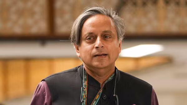 Shashi Tharoor : कोलंबिया ने पाकिस्तान से जताई हमदर्दी…शशि थरूर ने पहुंचते ही दिखाया आईना