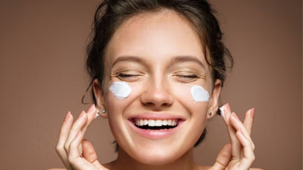 Remove Tanning from Face at Home: तेज धूप के कारण काला पड़ गया है चेहरा, तो अपनाएं ये 4 घरेलू नुस्खे