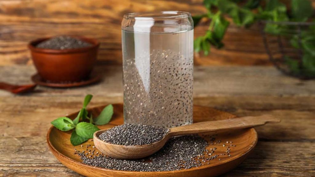 Chia Seeds: रुखी-बेजान त्वचा में भी डाल देगा नई जान, सेहत ही नहीं त्वचा के लिए भी फायदेमंद है चिया सीड्स