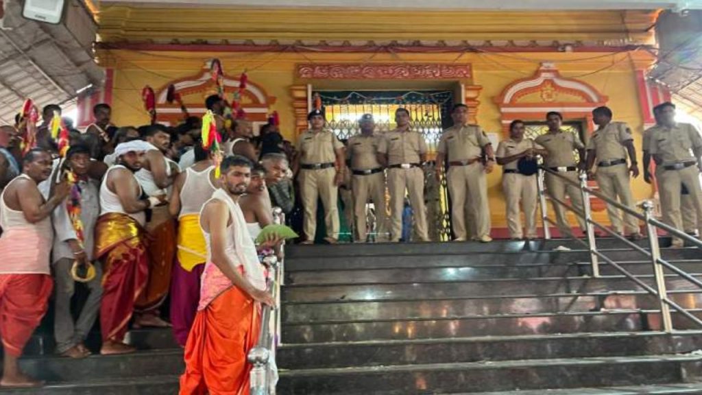 Goa Temple Stampede : गोवा में धार्मिक यात्रा के दौरान मची भगदड़… चारों तरफ चीख-पुकार !