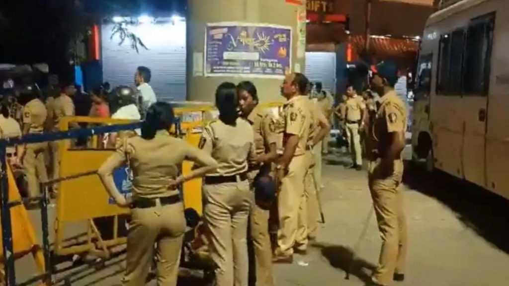 Maharashtra : मां, 3 बेटियां…फांसी के फंदे पर लटके शव, सदमें में ऑफिस से लौटा पति