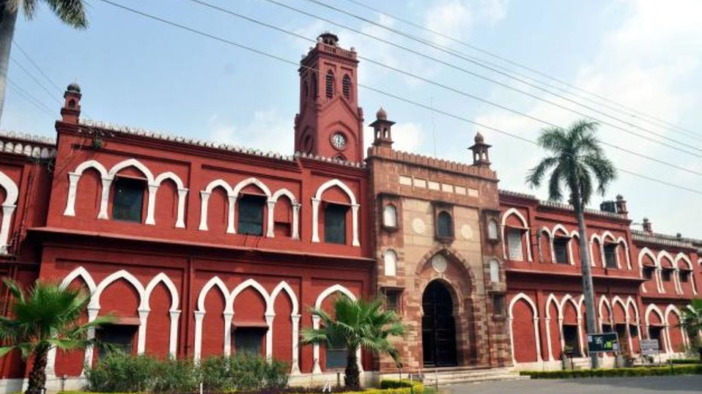 Aligarh : 80 साल से अलीगढ़ मुस्लिम यूनिवर्सिटी का कब्जा, 100 करोड़ की जमीन को नगर निगम ने कराया मुक्त