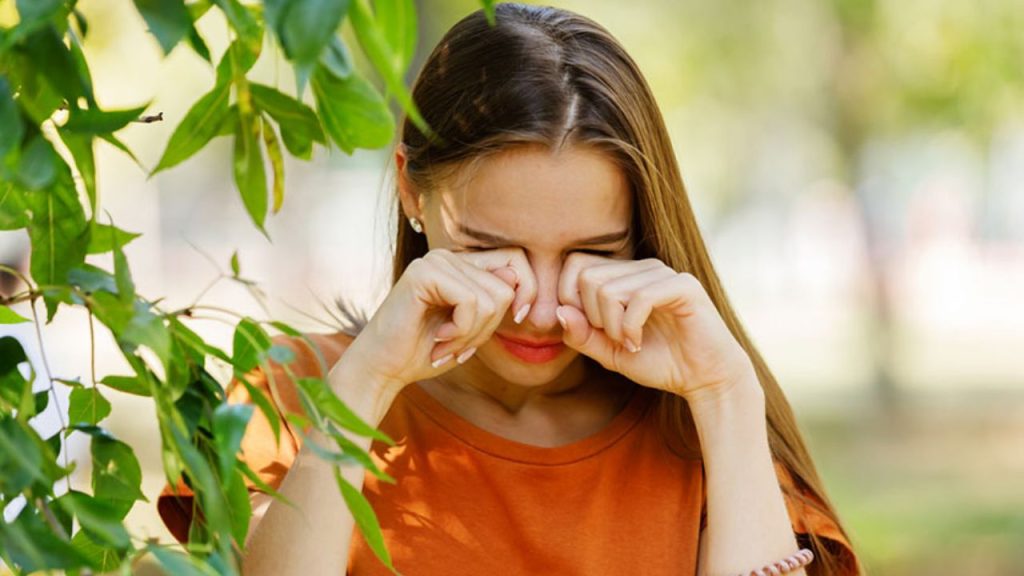 Eye Infection : गर्मियों में तेजी से बढ़ता है आंखों का इंफेक्शन…’आई फ्लू’ का भी हो सकता है खतरा