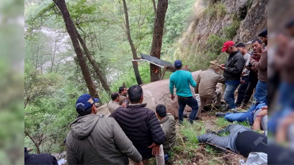 Uttarkashi Helicopter Crash : उत्तराखंड के उत्तरकाशी में बड़ा हादसा, हेलीकॉप्टर क्रैश में 4 लोगों की हुई मौत