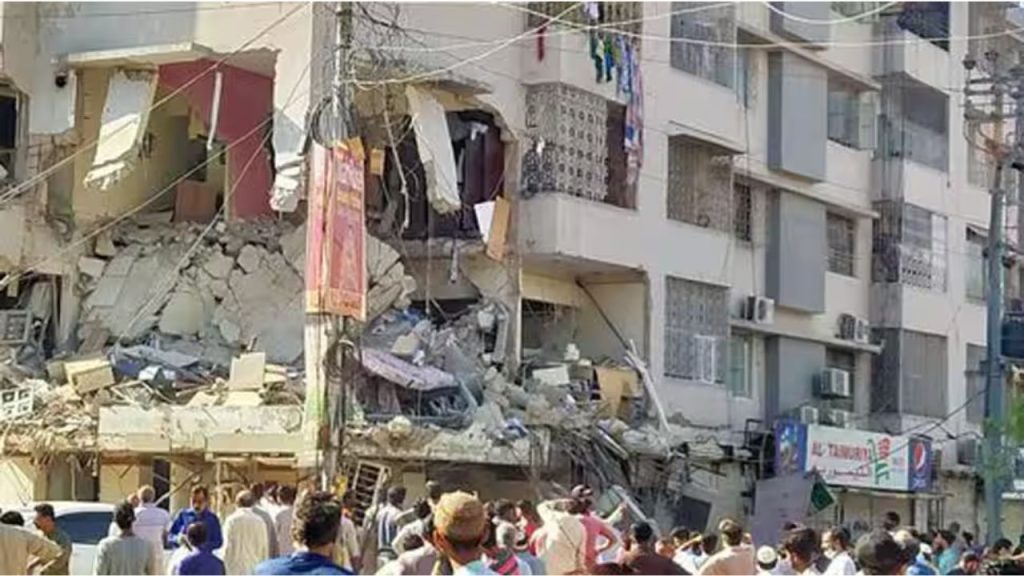 Karachi Blast : लाहौर के बाद कराची में बिछी लाशें! दहल उठा पूरा ‘आतंकिस्तान’