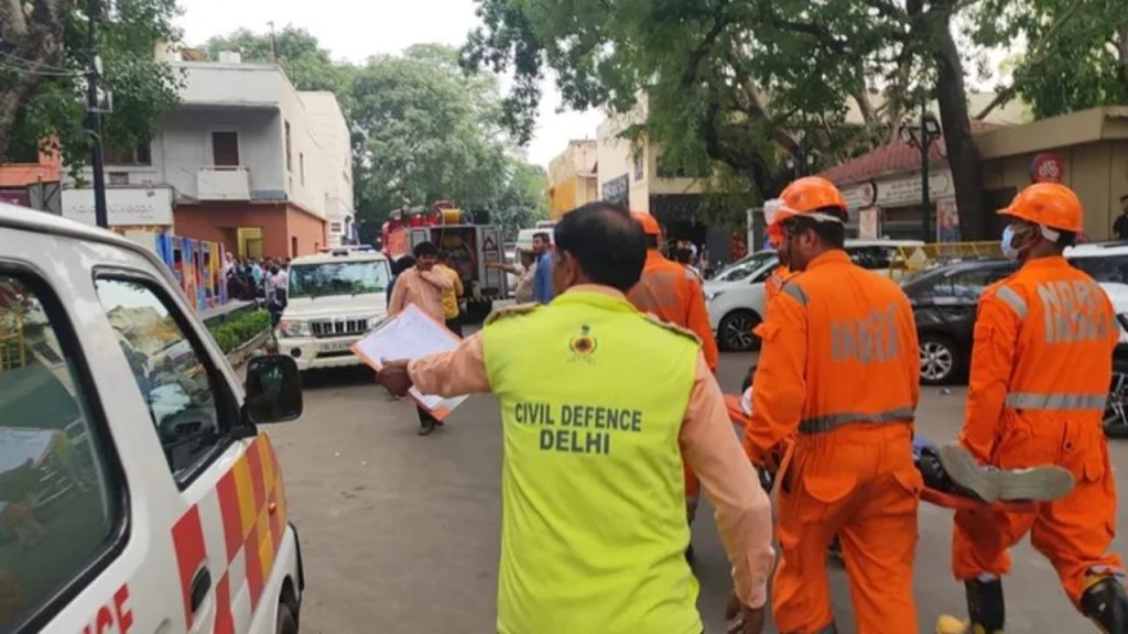 Delhi Mockdrill : दिल्ली की सड़कों पर गूंजेगी सायरन की आवाज….डीएम ने जारी की गाइडलाइन