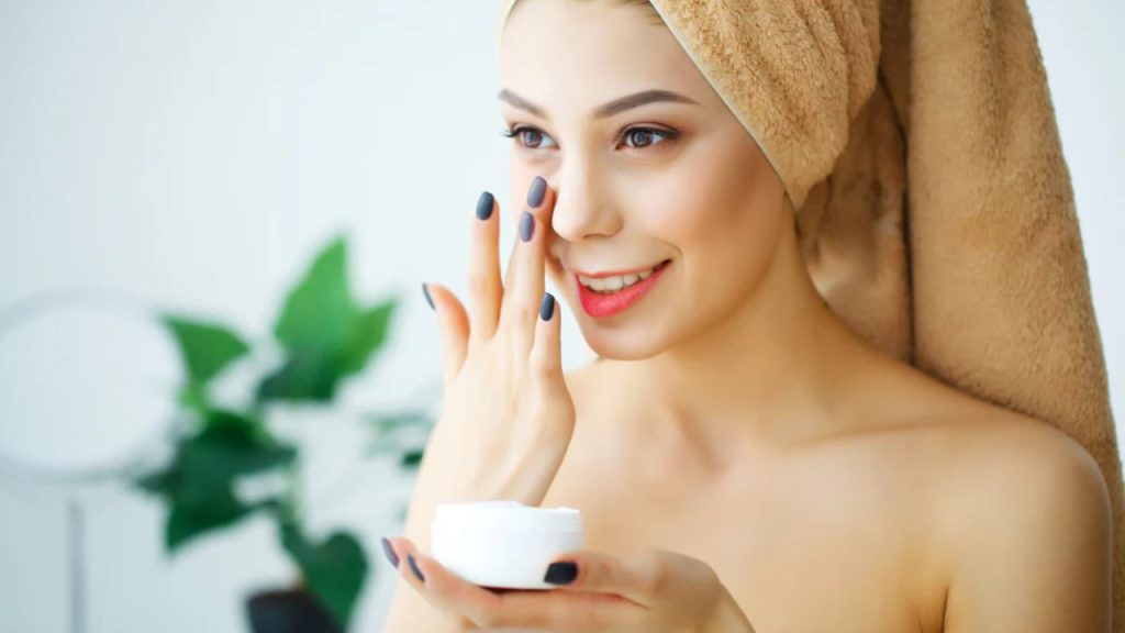 HOMEMADE BEAUTY TIPS: हेल्दी और ग्लोइंग स्किन के लिए 5 जादूई तरीके, पाएं शीशे सी चमकदार त्वचा