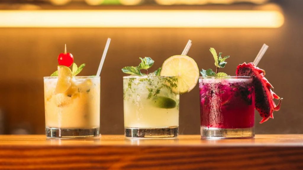 Korean Summer Drink: कोल्ड ड्रिंक को करें बाय, कड़कड़ती धूप से आते ही पिएं ये 4 कोरियन ड्रिंक्स