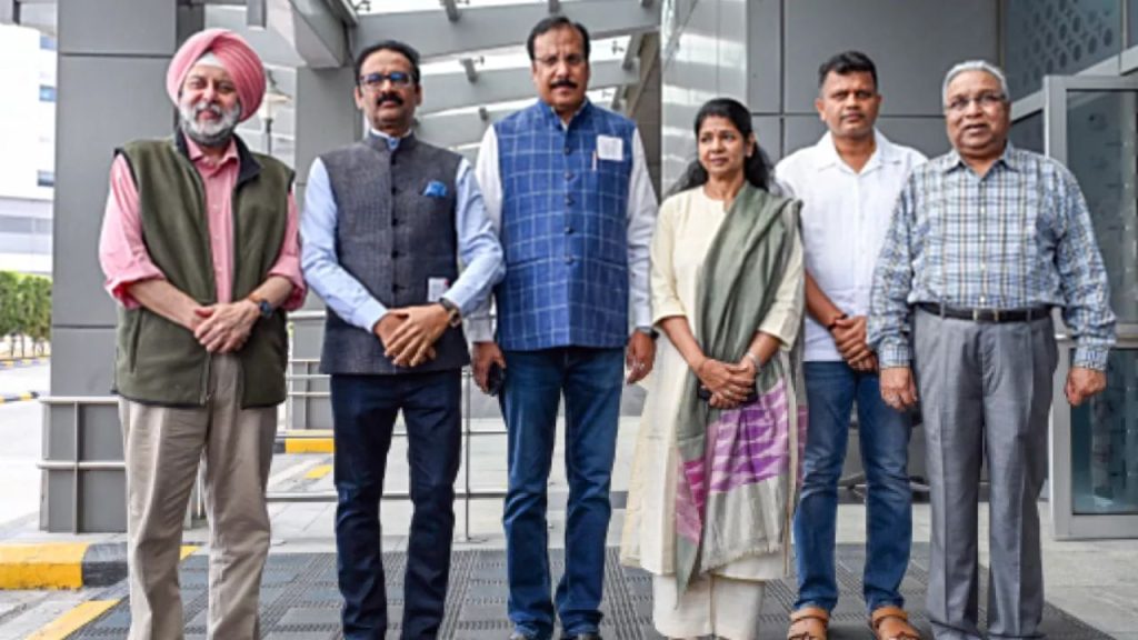 Indian Delegation: बाल-बाल बचा भारतीय सांसदों का दल, मॉस्को एयरपोर्ट पर ड्रोन अटैक..हवा में फंसा विमान