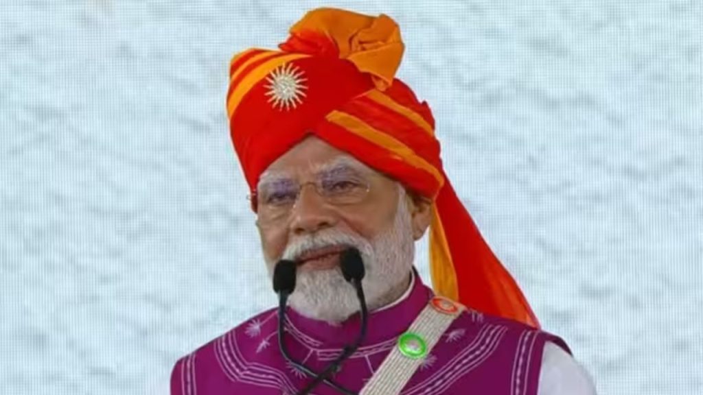 PM Modi : “देश ने दशकों पुरानी बेड़ियां तोड़ी…” गुजरात के दाहौद से बोले पीएम मोदी