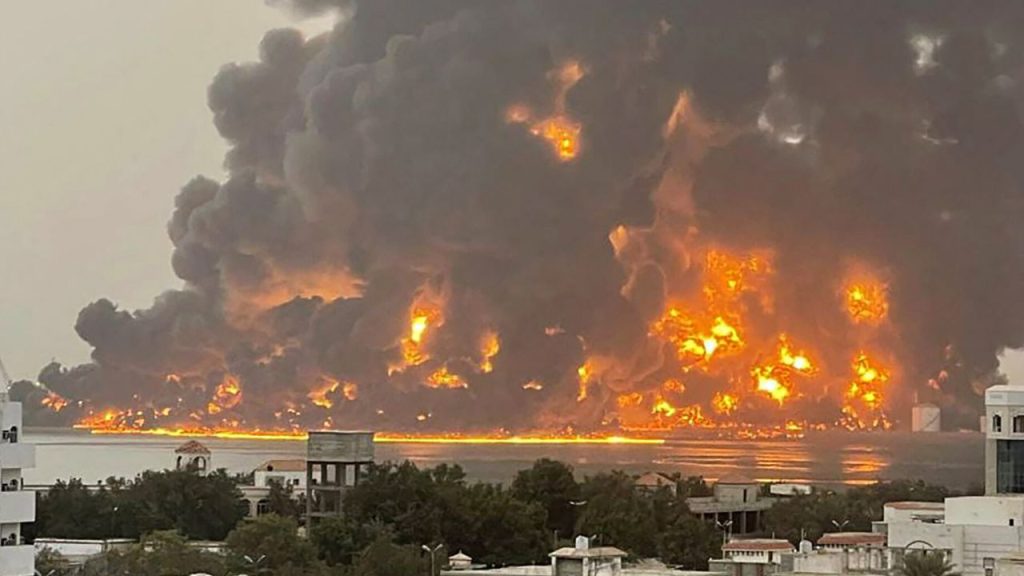 Israel-yemen : इजरायल ने खाई हूतियों को मारने की कसम…नेतन्याहू का यमन पर जबरदस्त प्रहार, 2 बंदरगाह हुए तबाह