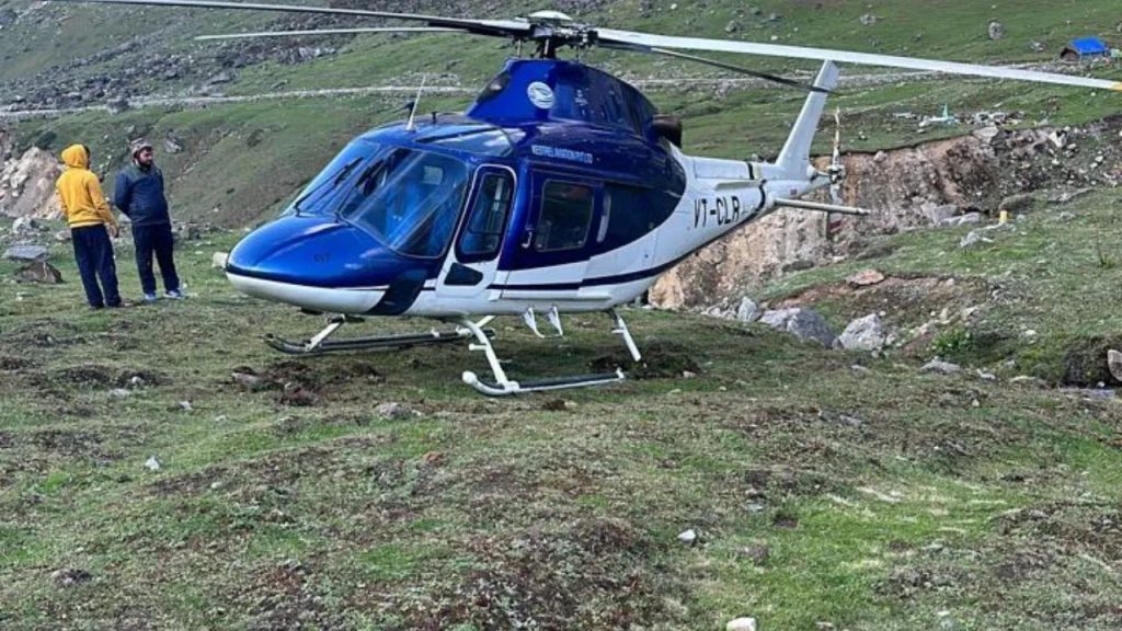 Kedarnath Helicopter Crash : केदारनाथ धाम में हेलीकॉप्टर की इमरजेंसी लैंडिंग, सभी यात्री सुरक्षित